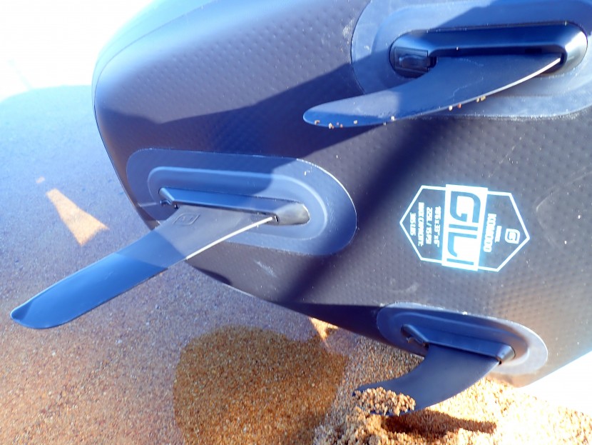 gili komodo - the fins on the gili komodo easily snap in and are secured with a...