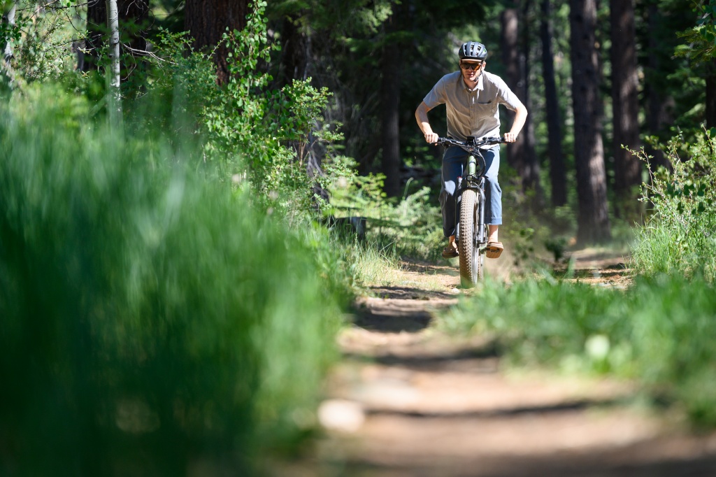 eahora am200 - the front suspension and big cushy tires do help the am200 perform...