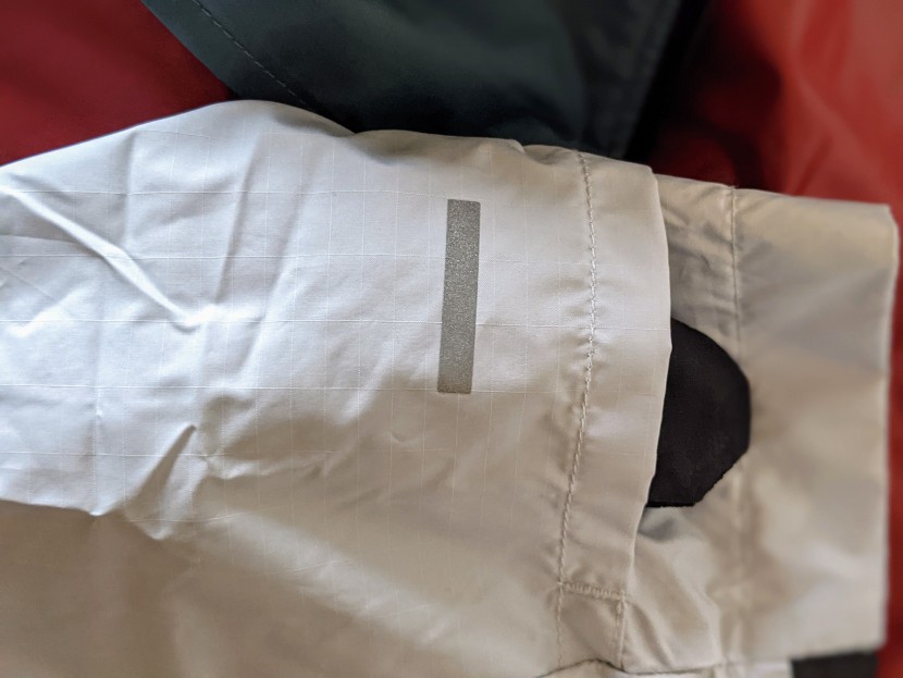 nike trail windrunner - these tiny reflective patches on each wrist are the windrunner's...