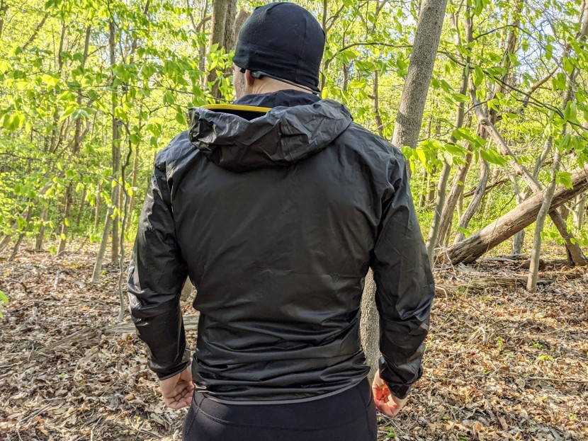 arc'teryx norvan sl hoody - on heavier builds, the narrow shoulders and waist may require sizing...