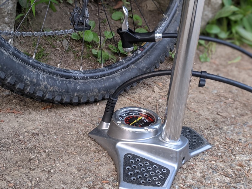 specialized air tool pro - from mountain bike to road tires, from presta to schrader valves...