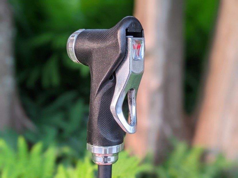 specialized air tool pro - the switchhitter ii nozzle works with both presta and schrader...
