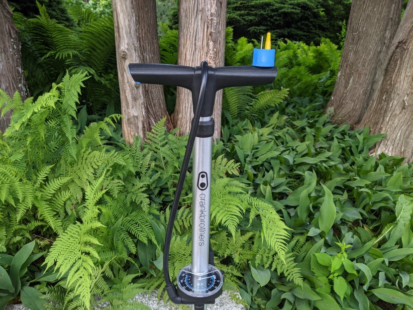 crankbrothers sterling - the pump hides a needle and a cone adapter.