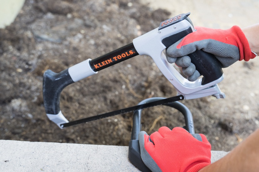 hiplok dx wearable u-lock - we believe the hacksaw can cut through this lock...provided you have...