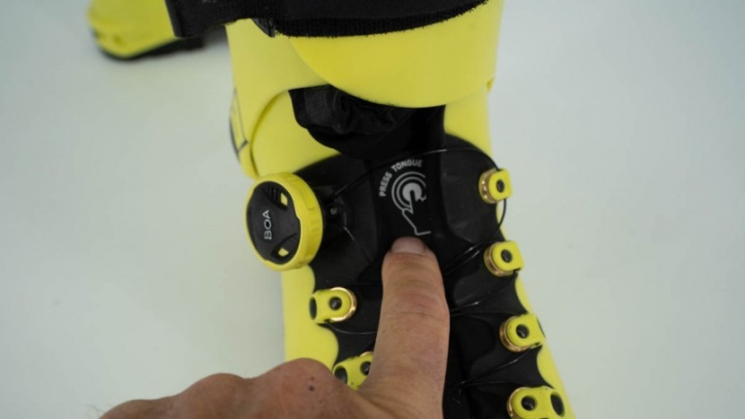 backcountry ski boots - the unique instep construction of the fischer travers cs adjusts...