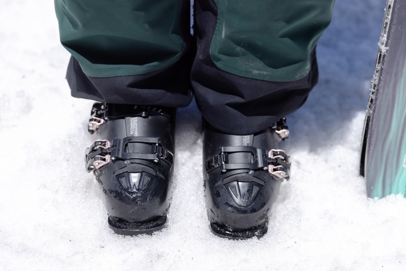 atomic hawx ultra 115 s for women - the two-piece construction of the hawx ultra was a bit difficult to...