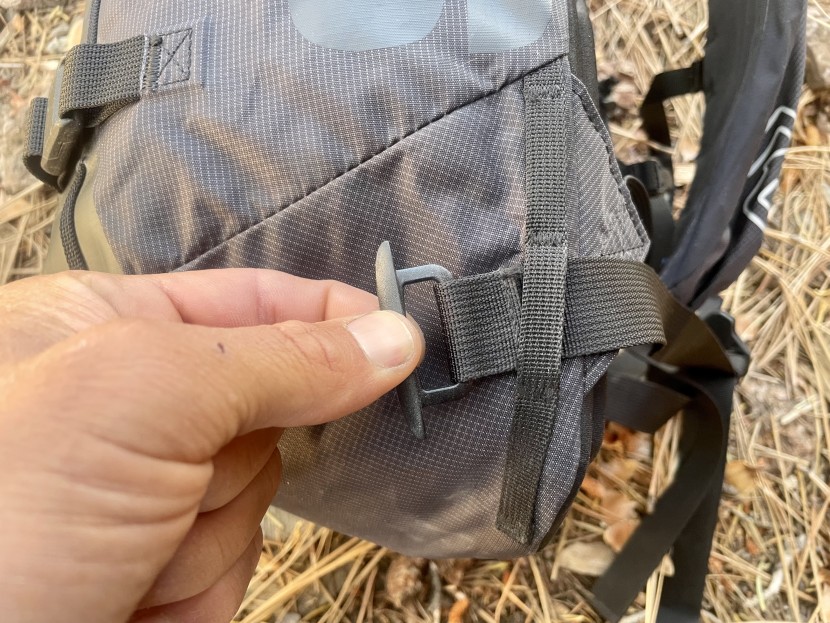 ultimate direction scram - the removable hip belt has three different positions to accommodate...