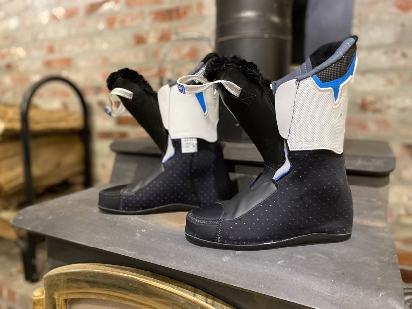 lange rx 110 lv for women - warming up the fuzzy lange liners before heading out on the hill...