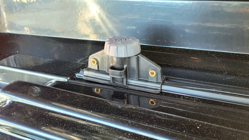 thule pulse - we very much appreciate that they went with a one-piece clamp...