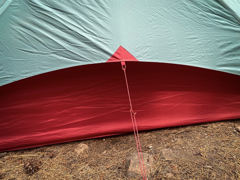 msr habitude 4 - perfectly placed guylines (with really nice aluminum lockers) help...