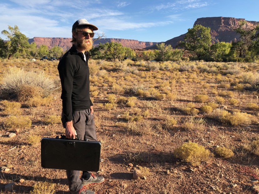 kovea slim twin - the carrying handle on the top of the kovea makes for easy transport.