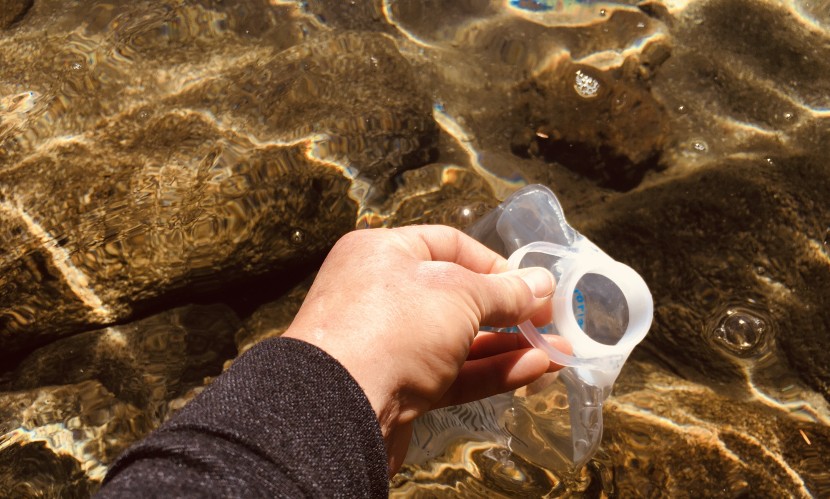 platypus quickdraw microfilter system - the quickdraw comes equipped with a handle on the reservoir in order...