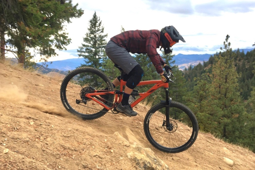 specialized trail short - we found these shorts to work well with most knee pads, but they...