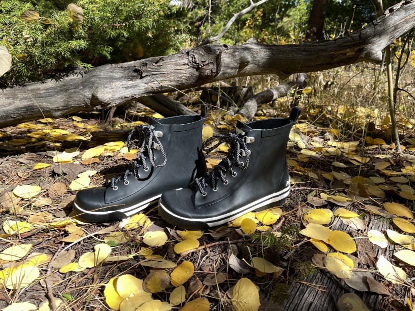 rocket dog rainy black for women - a somewhat minimalistic design, there aren't any added comfort perks...