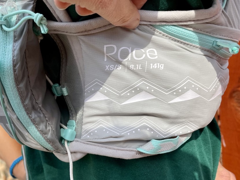 ultimate direction race vesta 5.0 for women - the bungees beneath the main pocket help secure this pack in place.