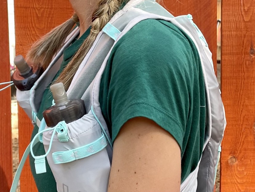 ultimate direction race vesta 5.0 for women - this lightweight vest boasts a pretty impressive volume to weight...