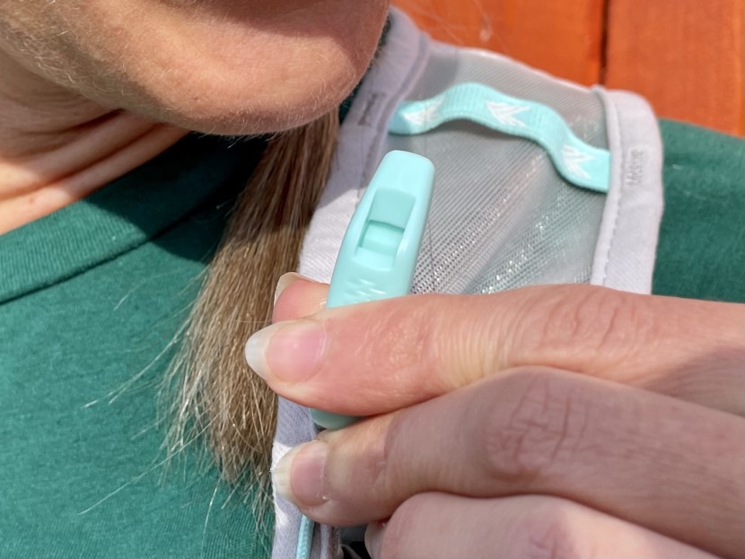 ultimate direction race vesta 5.0 for women - we love that most of the best hydration vests come with safety...