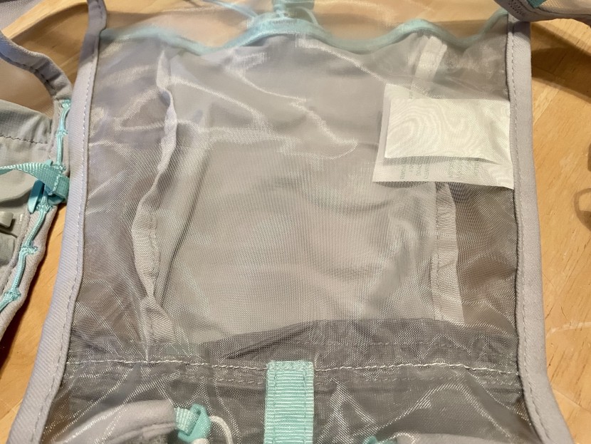 ultimate direction race vesta 5.0 for women - the narrow back pocket makes it hard to stuff a full 2-liter bladder...