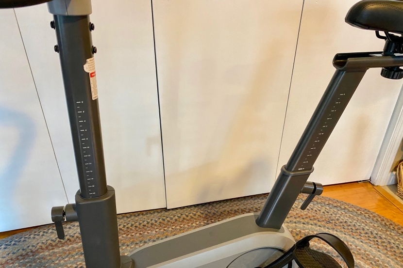 renpho ai smart exercise bike - the handlebar and seat have a relatively large adjustment range...