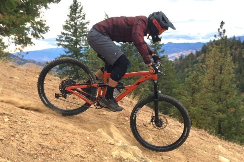 leatt mtb 4.0 enduro - the visor is a nice length and shape but the adjustment system is a...