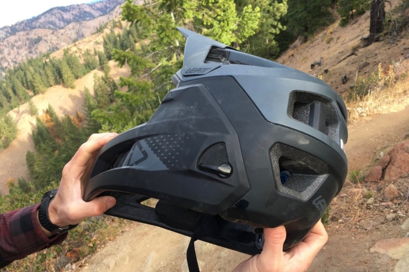 leatt mtb 4.0 enduro - attach the chin bar and you've got yourself a lightweight and...