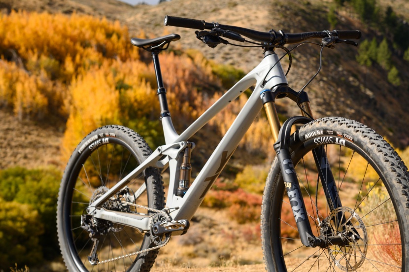 the izzo comes with a fox 34 float factory fork with fancy kashima...