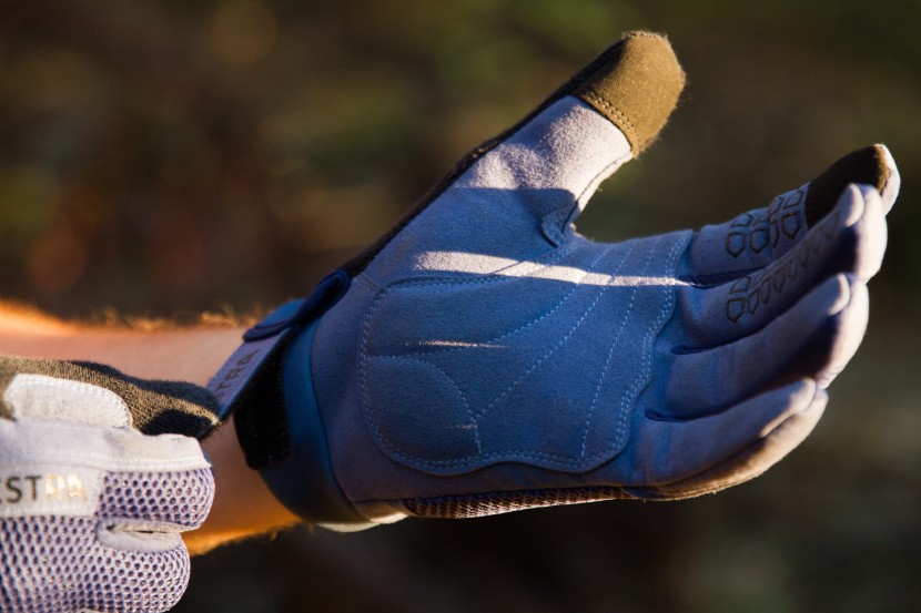 hestra's bike long sr. 5-finger keeps the fingers warm on crisp fall...