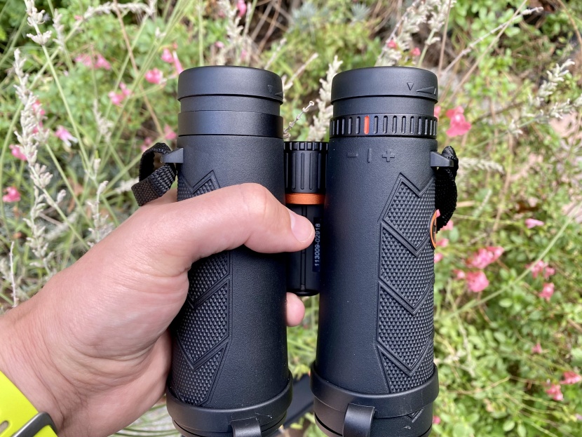 athlon midas g2 8x42 uhd - the lack of thumb indents on these bins is slightly disappointing...