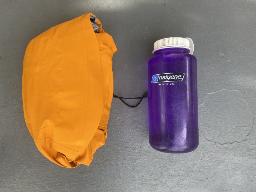 arc'teryx zeta sl - unlike the majority of jackets in our review, the zeta lt does not...