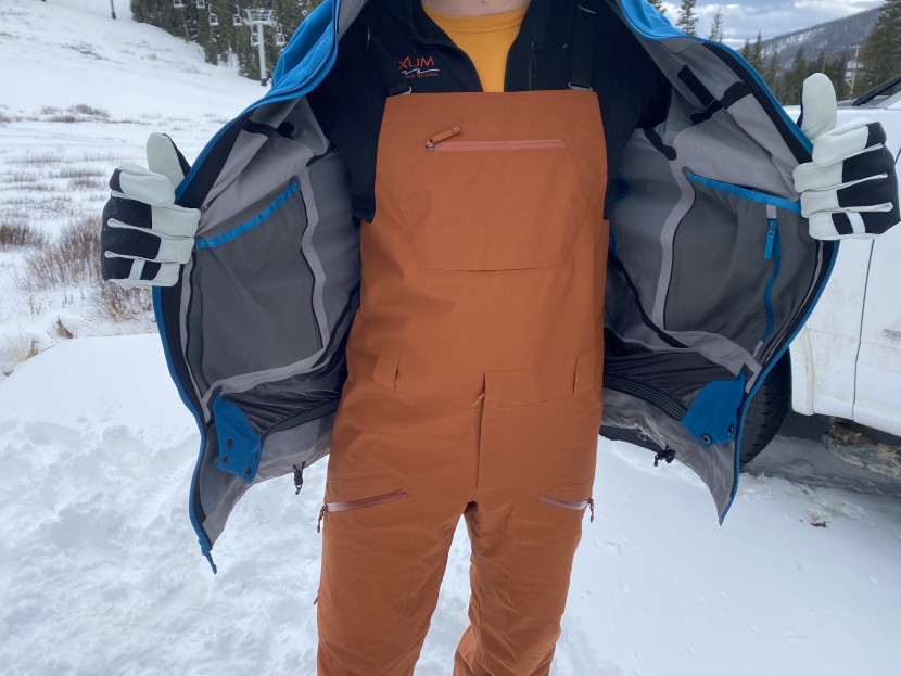 arc'teryx procline - two inner mesh stash pockets and one internal zippered pocket...