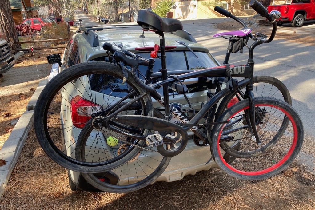 thule outway hanging 2 - the outway hanging 2 loaded with 2 bikes. this rack is easy to load...