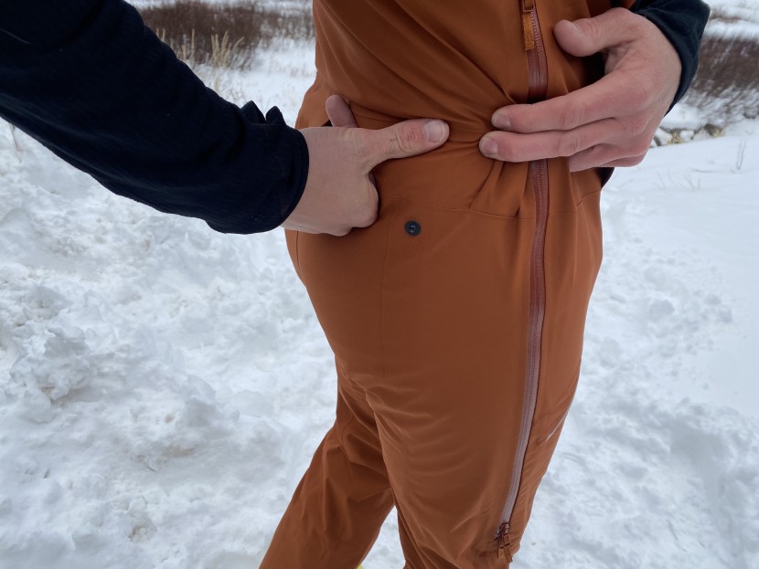 the micon features one button on each side of the seat, which...