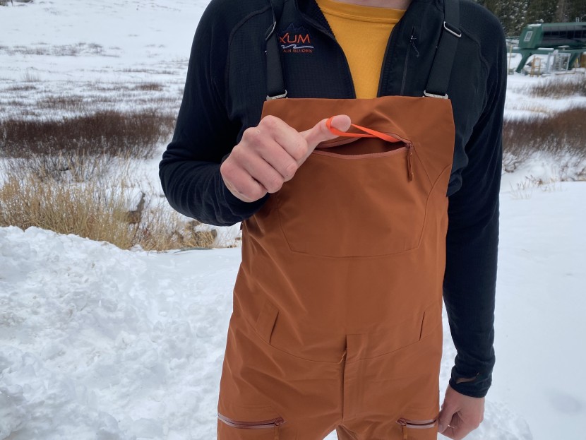 the front chest pocket has an internal clip, and so does the left...