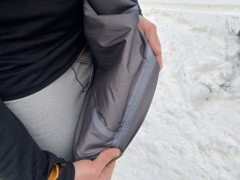 the cardiac is fully seam-sealed, preventing water from getting in.