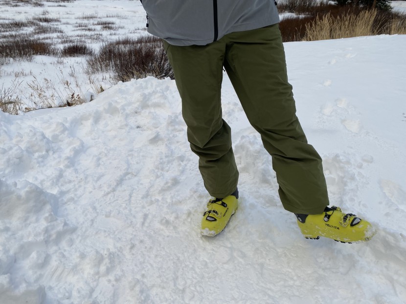 patagonia snowshot pants - the snowshot is baggy through the legs, but not so much that it...