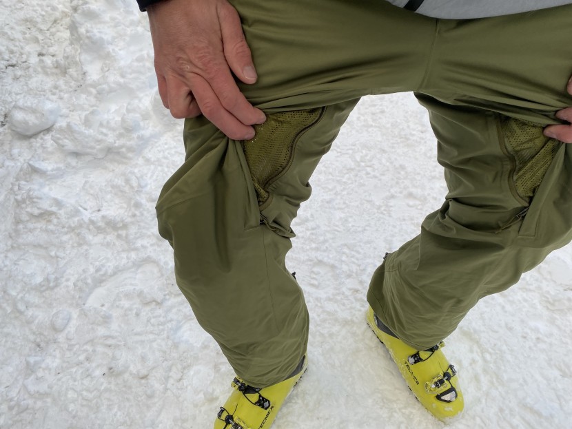 patagonia snowshot pants - each leg has mesh-lined vents on the inside of the thigh.