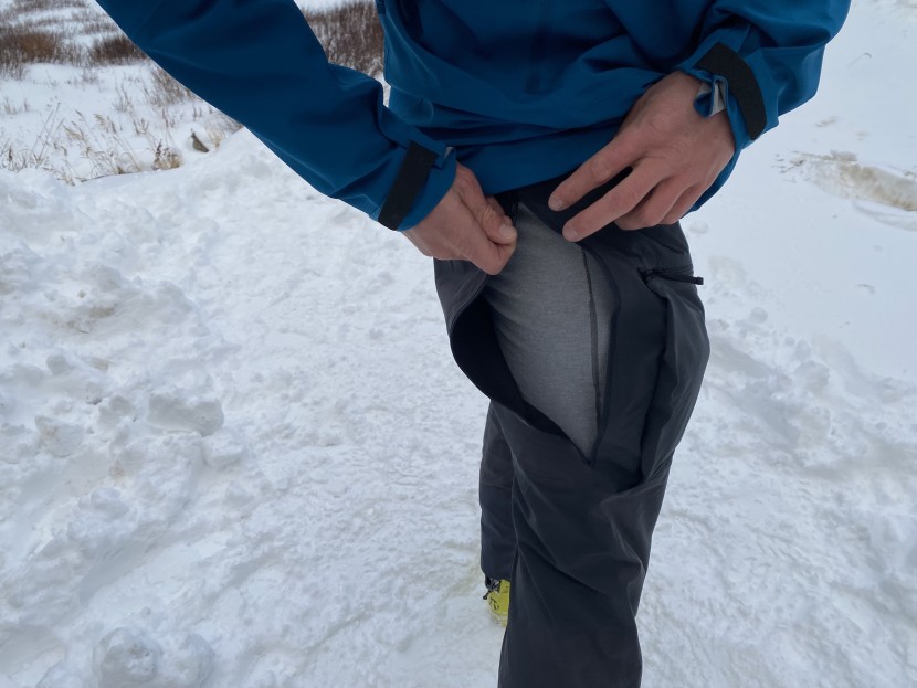 black diamond dawn patrol hybrid - the thigh vents are effective at allowing air flow.