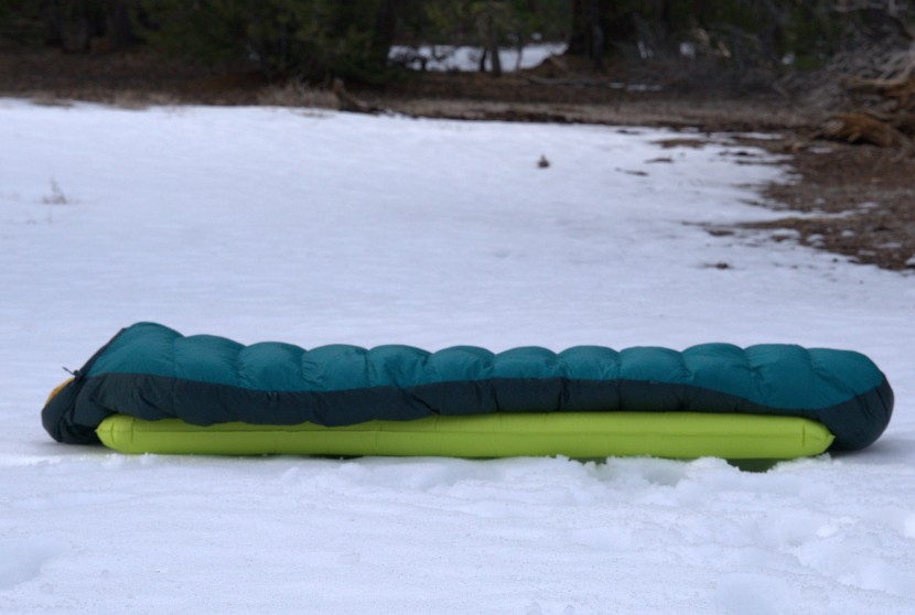 mountain hardwear bishop pass 0 - the ample loft provides plush comfort and the integrated baffles...