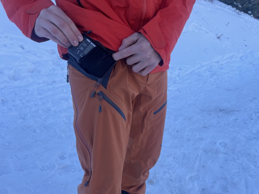 outdoor research skyward ii ascentshell - the skyward has four pockets. the right hand zip pocket has a handy...