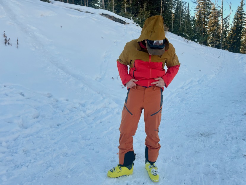 ski pants men - most ski pants have adjustable waists and belt loops, and run true...