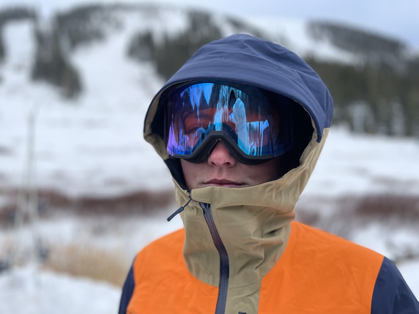 norrona lofoten gore-tex pro for women - the large hood and zipper cover provide excellent protection when...