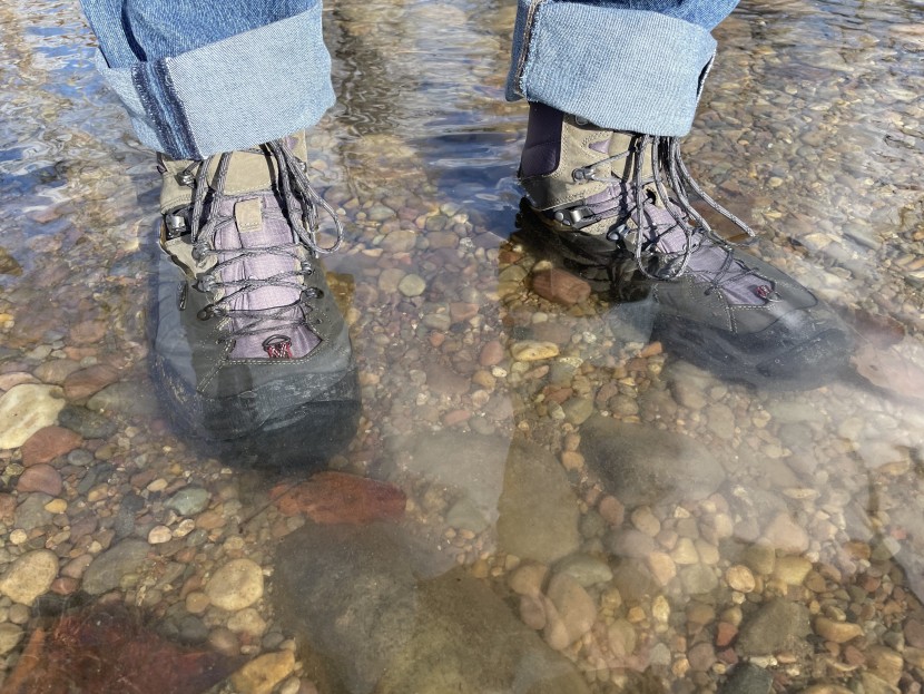 keen revel iv polar - the revel iv polar is waterproof up to a submersion depth of 5.5...