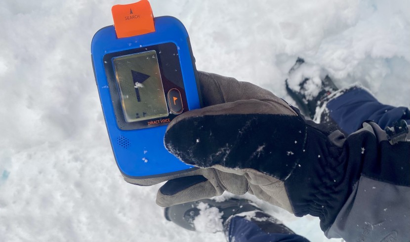 ortovox diract voice - highlighting what the screen displays when you hit the "flag"...