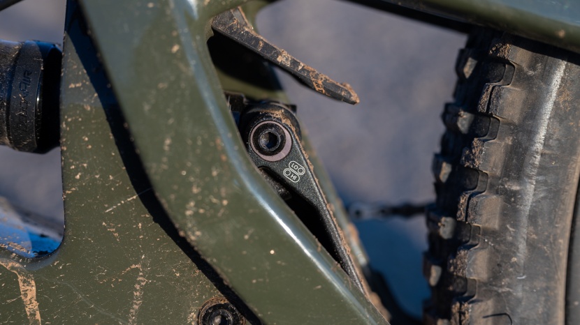 santa cruz bronson xo1 axs rsv - the flip-chip in the lower shock mount alters the geometry slightly...