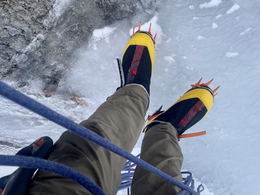 la sportiva g5 evo - standing around at a cold belay? pop the boa knob open to enable...