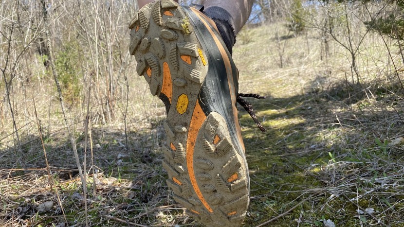 merrell moab speed low - the unique tiered lugs increase contact with the ground and improve...
