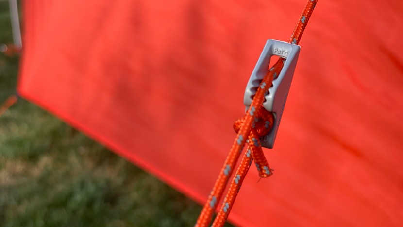 pre-attached guylines with well built tensioners.