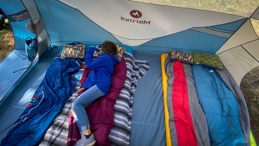 marmot torreya 6 - a twin and two singles easily fit with plenty of room on all sides...