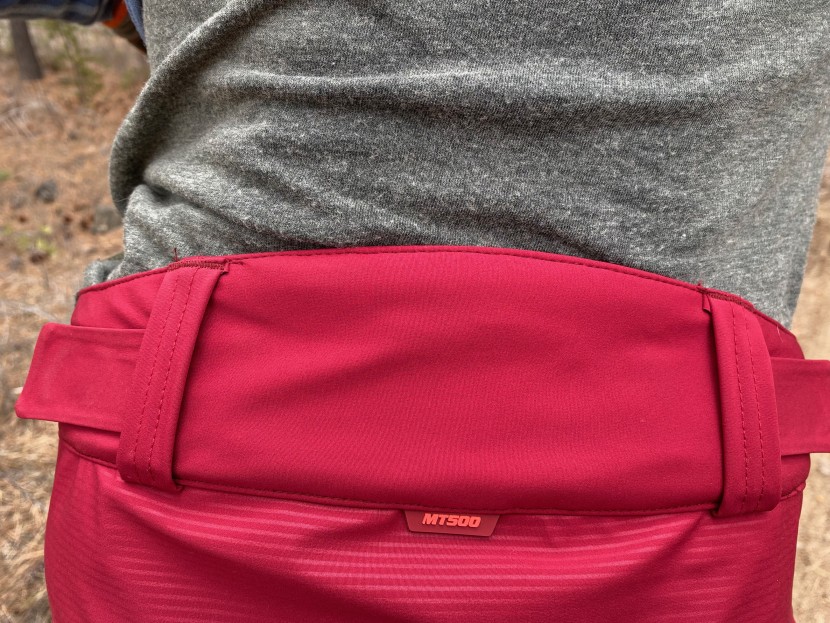 endura mt500 spray short ii women's - the high back protects from trail grit but adds some bulk in the...