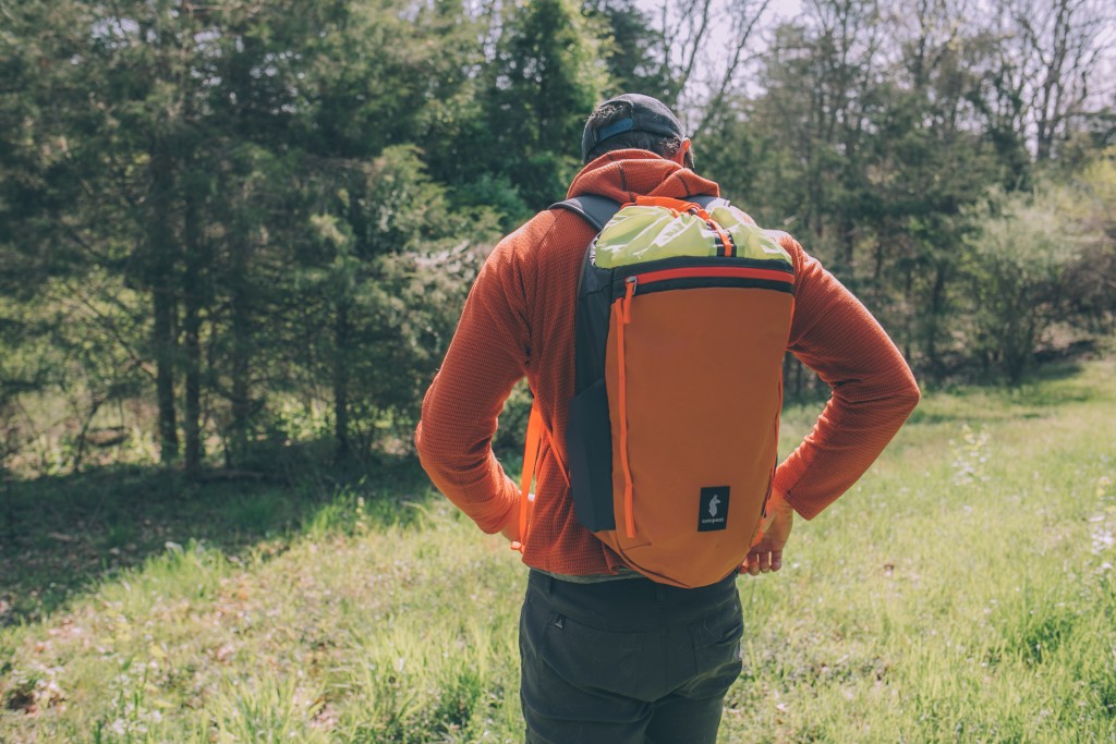 cotopaxi moda 20 - the moda 20 is a colorful and vibrant pack, sure to catch eyes on or...
